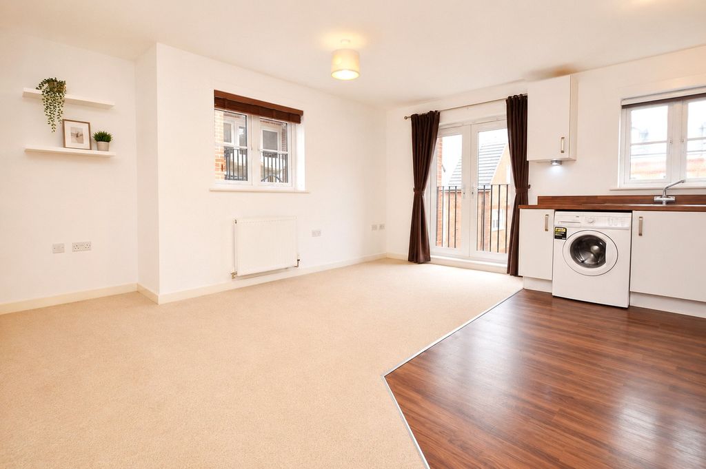Property photo 2 of 9 Picture No. 17