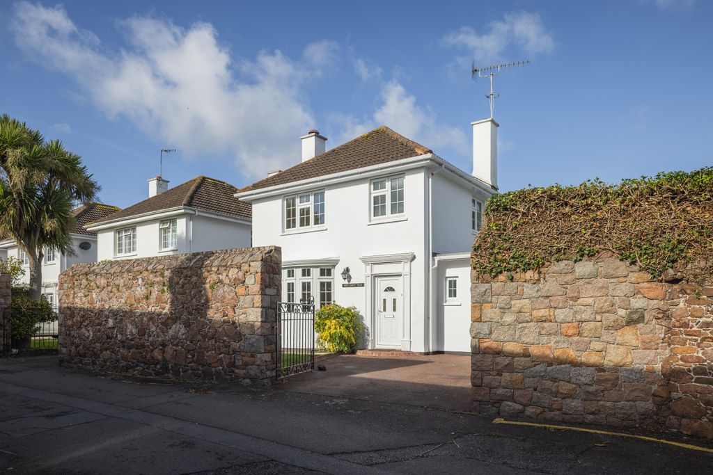 Property photo 1 of 20