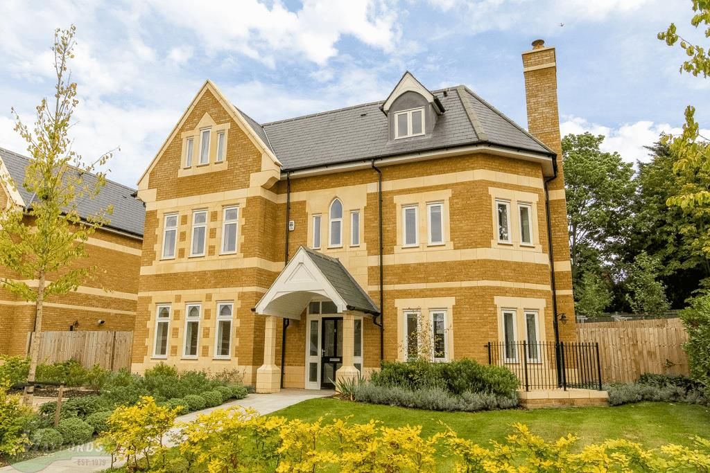 Property photo 1 of 37 Seven Bedroom Detached House