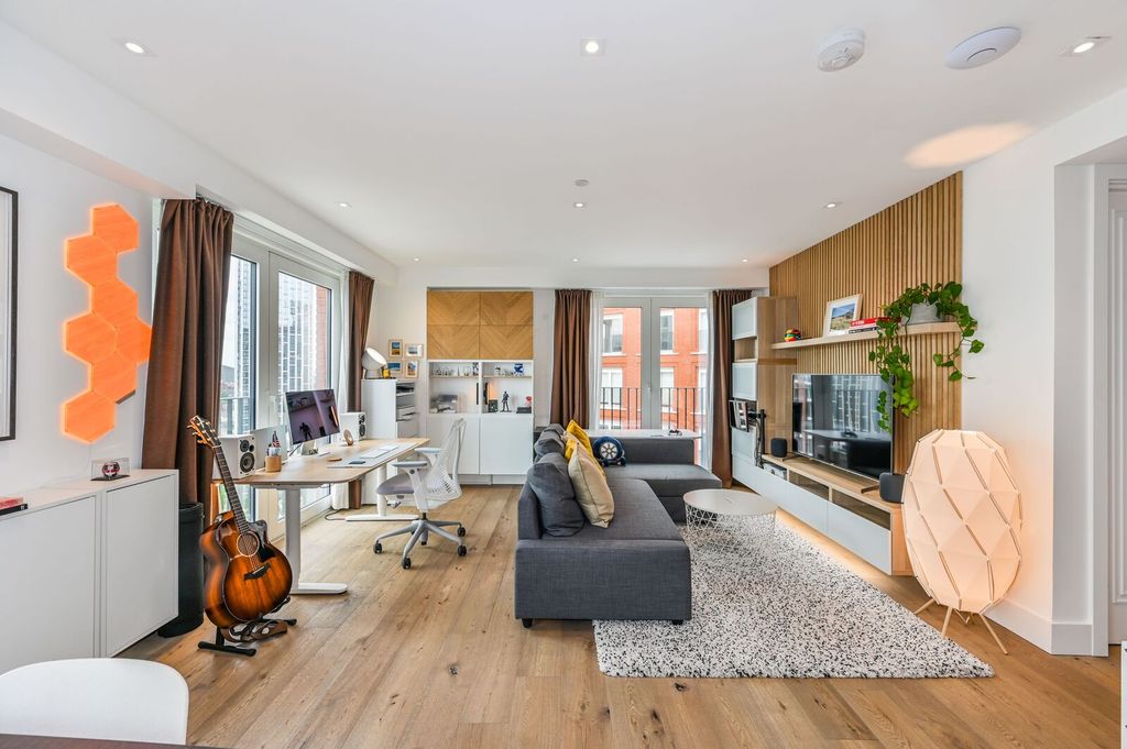 Property photo 2 of 17