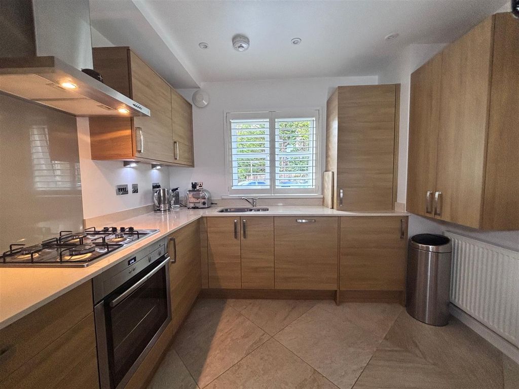 Property photo 3 of 18 Newkitchen1.Jpg