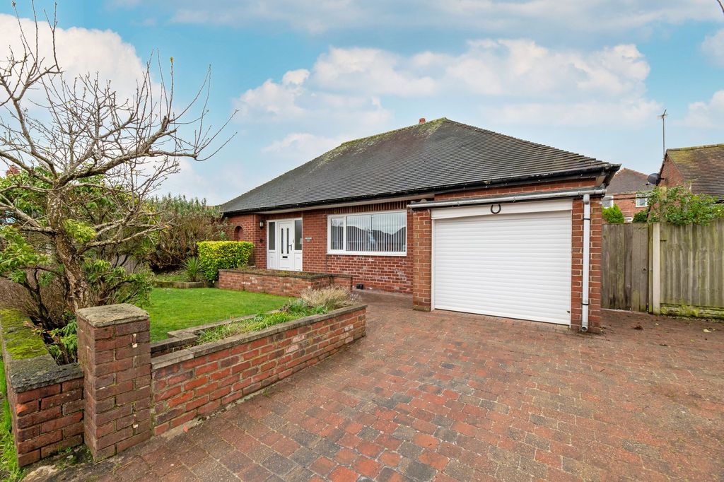 Property photo 1 of 17 Driveway Parking