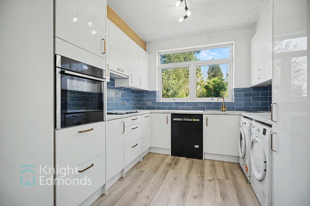 Property photo 1 of 21 Kitchen