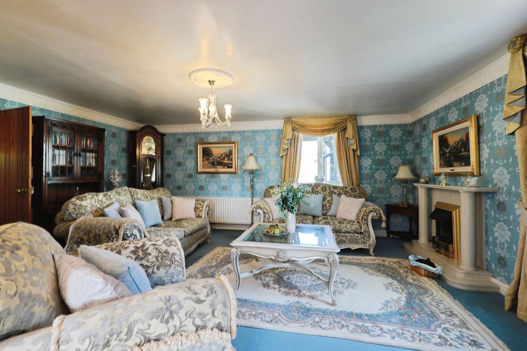 Property photo 3 of 33