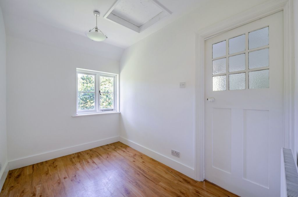 Property photo 2 of 31 1484810-14-6A3E90...
