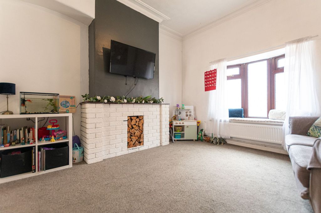 Property photo 2 of 9