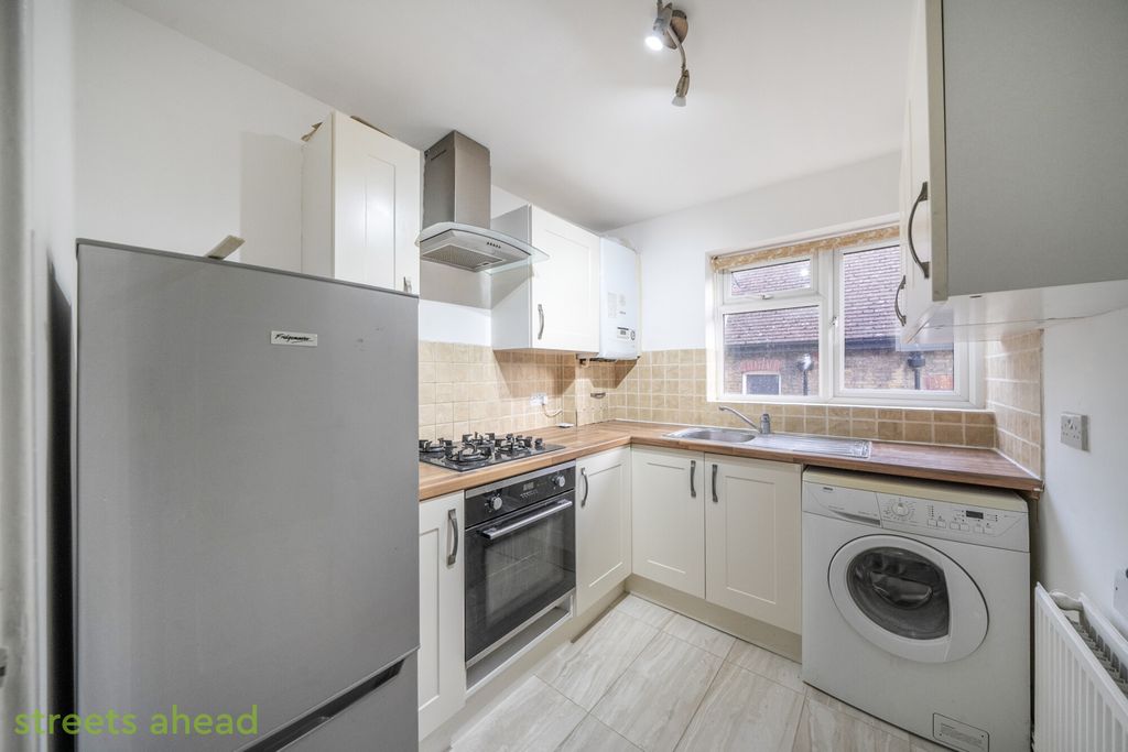 Property photo 3 of 19 Dde923B3-E35F-48E...