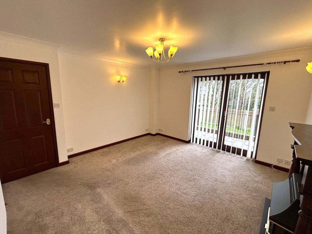 Property photo 2 of 23 Picture No. 17