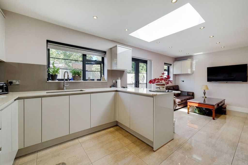 Property photo 2 of 14