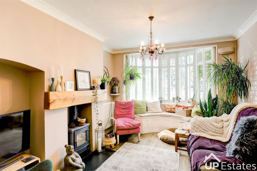 Property photo 3 of 18 Living Room