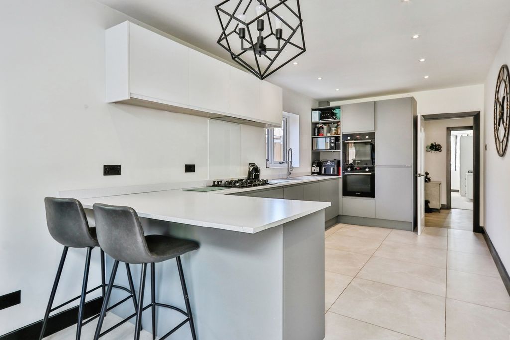 Property photo 3 of 21 Kitchen