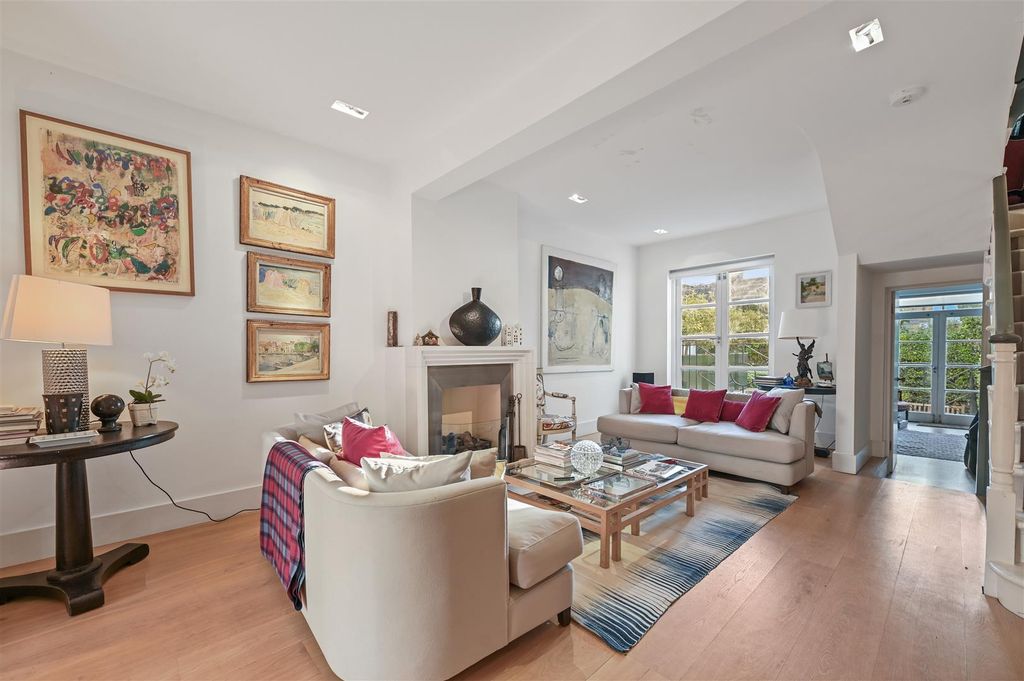 Property photo 1 of 14 Ceylon Road - Receptiond3 (1).Jpg
