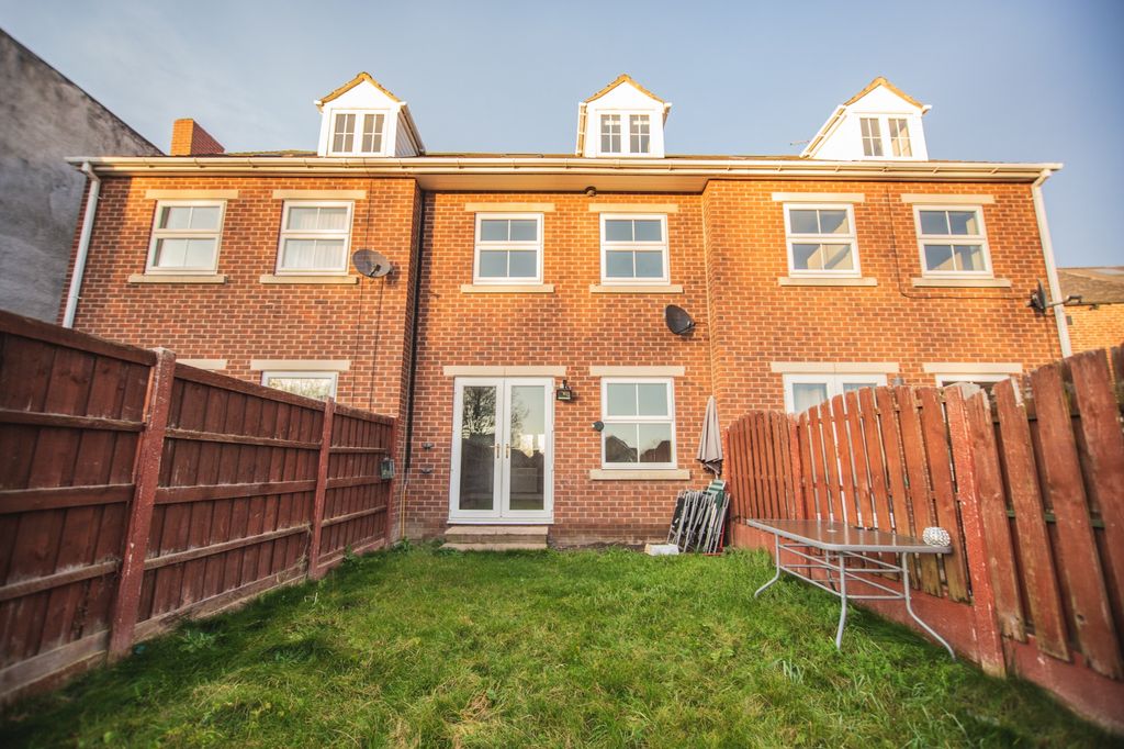 Property photo 2 of 39