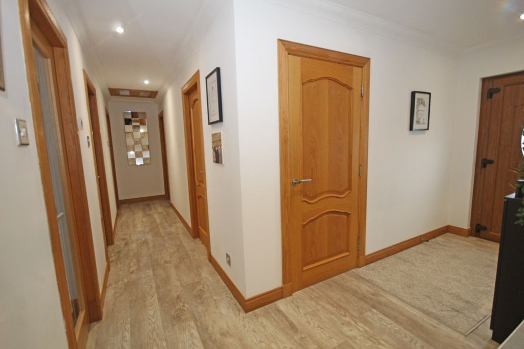 Property photo 2 of 37