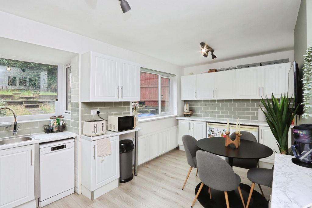 Property photo 3 of 20 Pbox-Img.Jpg