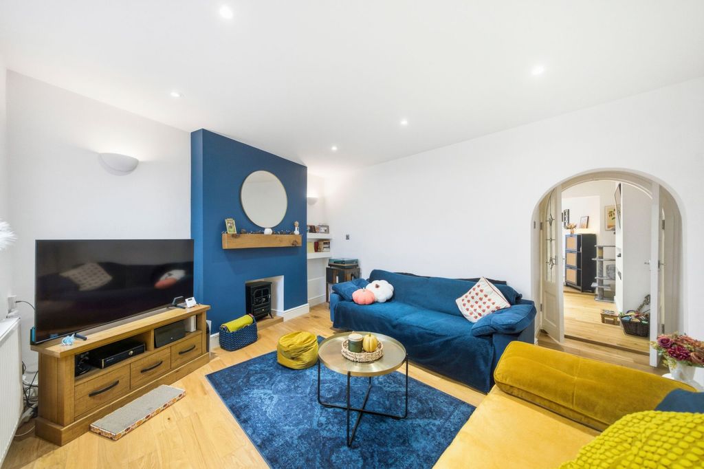 Property photo 2 of 20