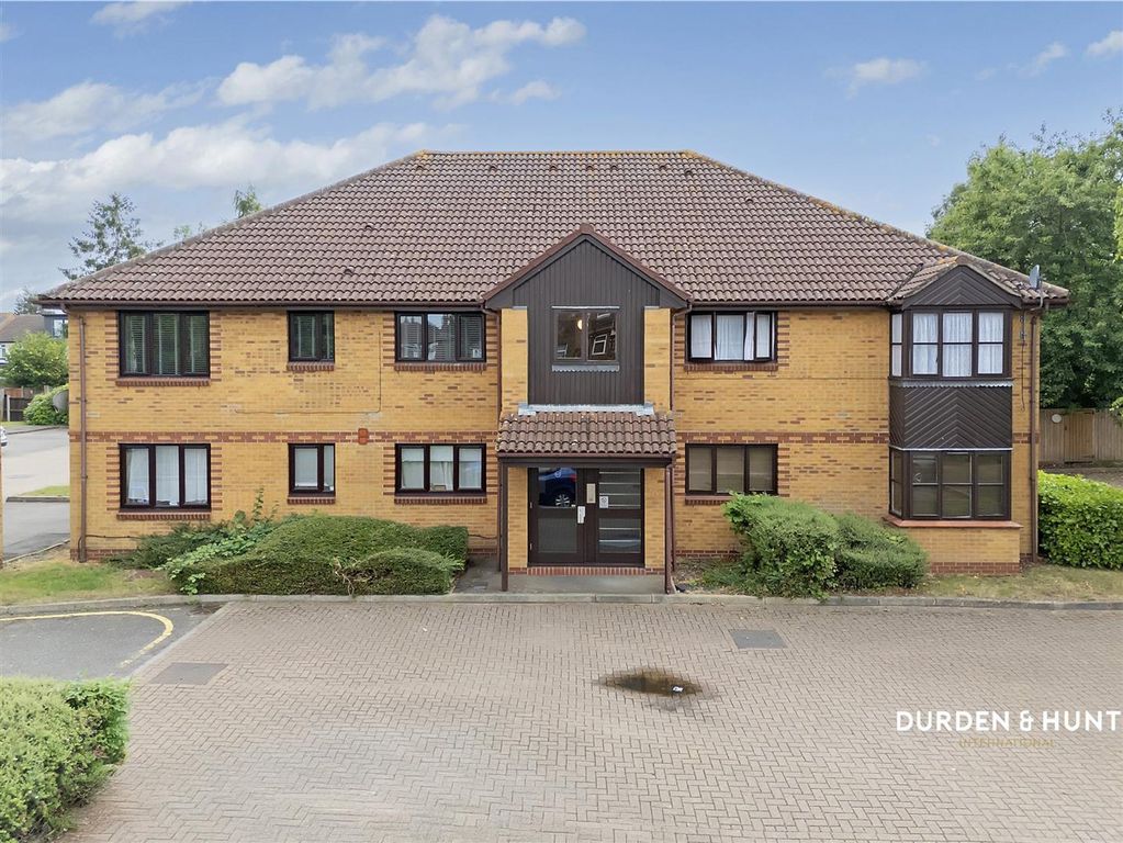 Property photo 1 of 12 Holland Close