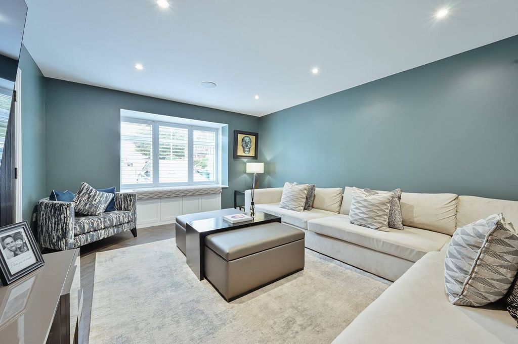 Property photo 3 of 34