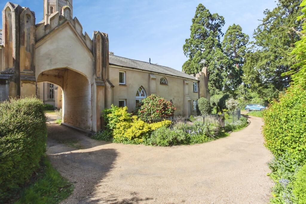 Property photo 1 of 9