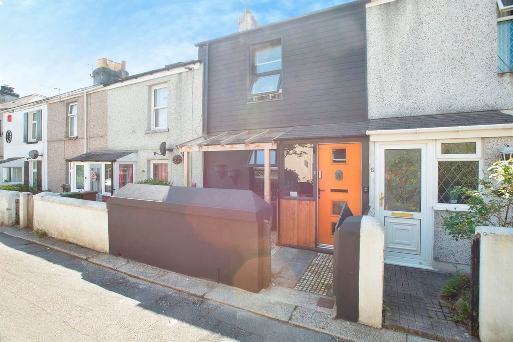 Property photo 1 of 17