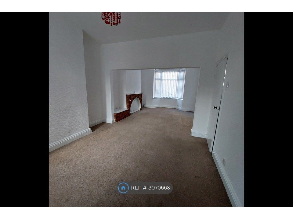 Property photo 3 of 20 Lounge / Dining Room