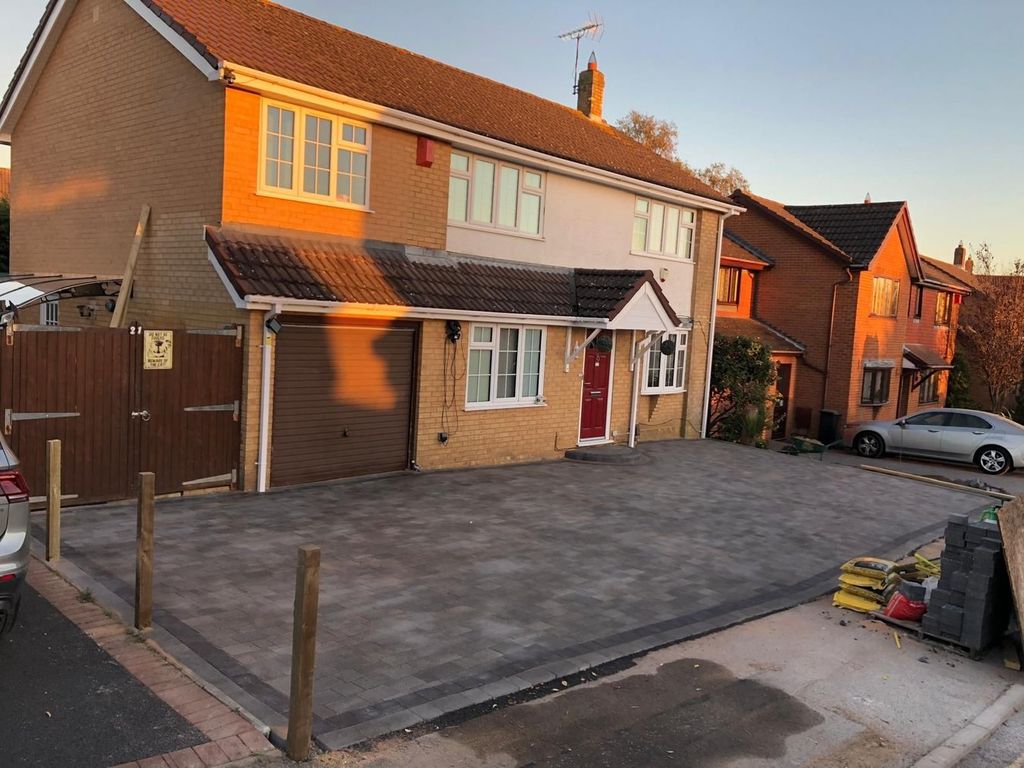 Property photo 2 of 20