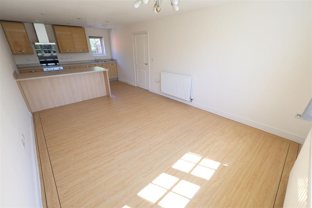 Property photo 2 of 24 Lng Living Space ii.Jpg