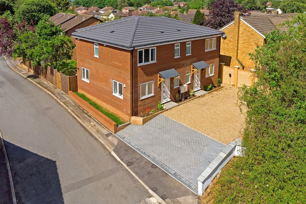 Property photo 2 of 27 Hardwickeplace_Drone-53.Jpg