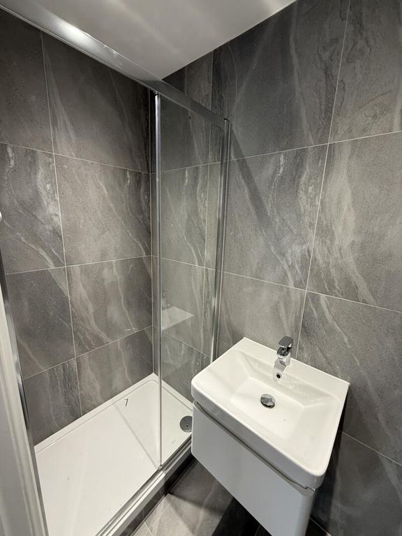 Property photo 3 of 7 Bathroom