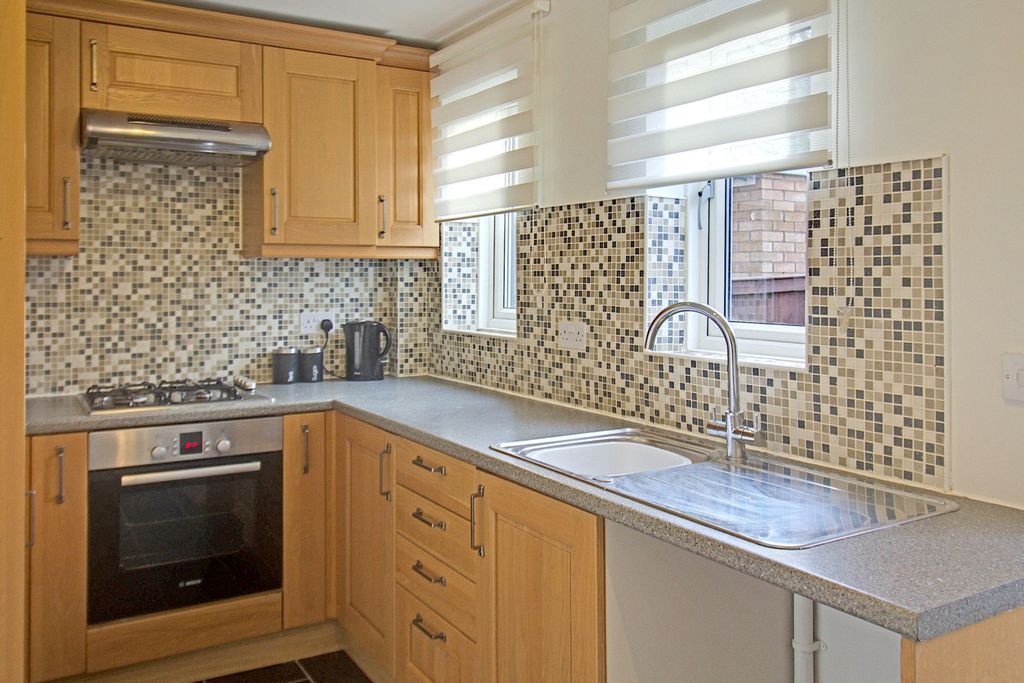 Property photo 2 of 10 Kitchen