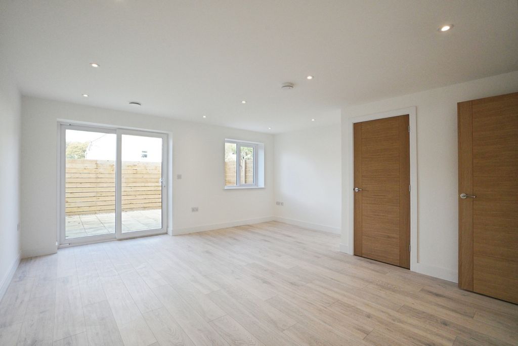 Property photo 3 of 12 Photo