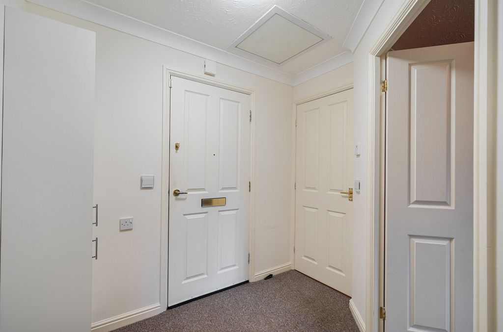 Property photo 2 of 12 1386019-3-692Ebd9...