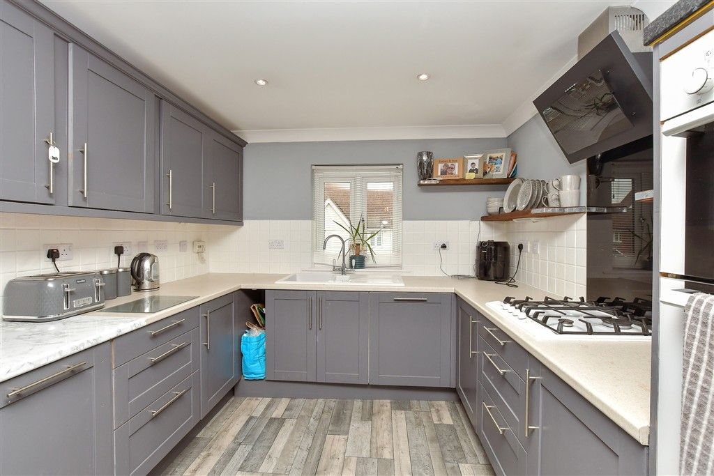 Property photo 3 of 10 Kitchen/Dining Area