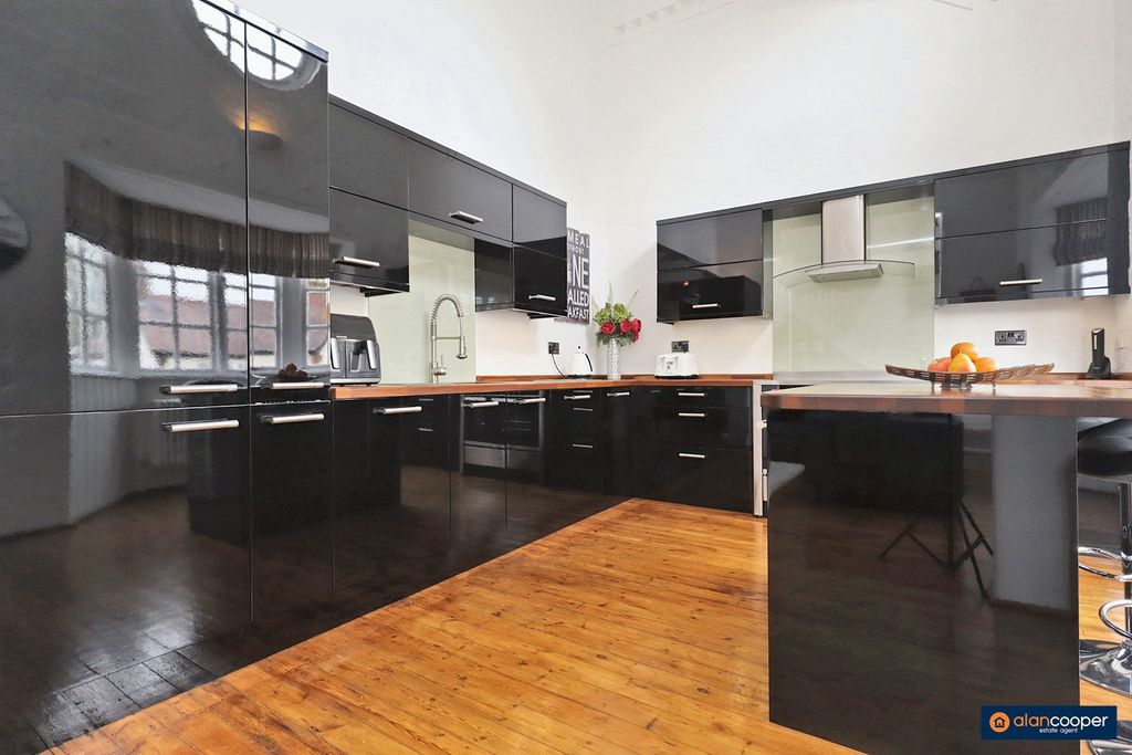 Property photo 3 of 39 4371096