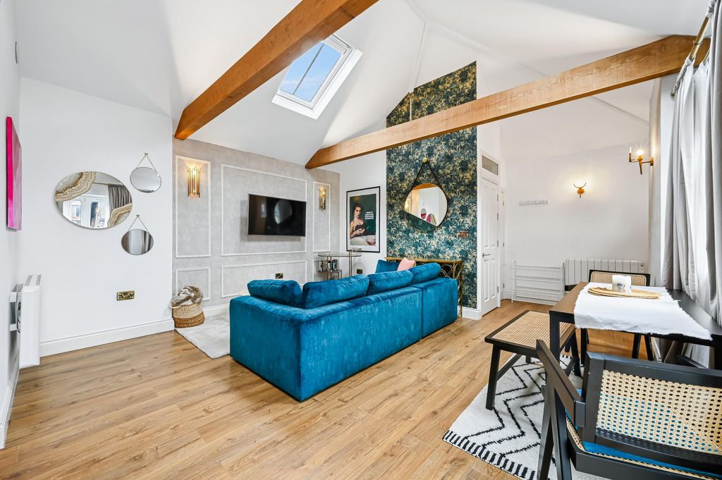 Property photo 1 of 5