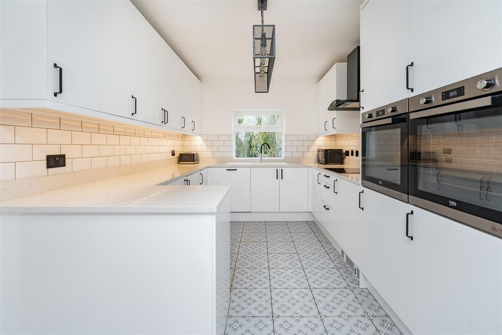 Property photo 2 of 23 Ash End-Hr6.Jpg