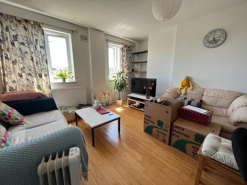 Property photo 3 of 11 Lounge