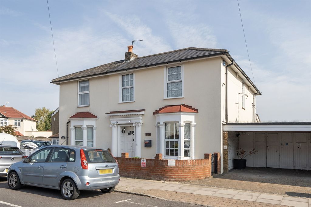 Property photo 1 of 17