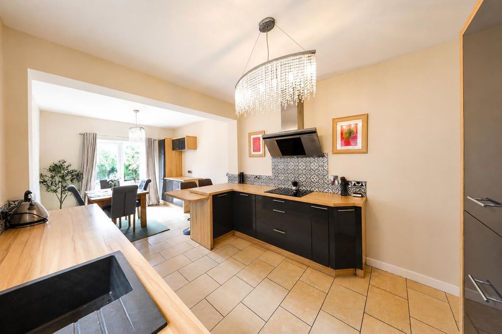 Property photo 3 of 22 Kitchen Diner