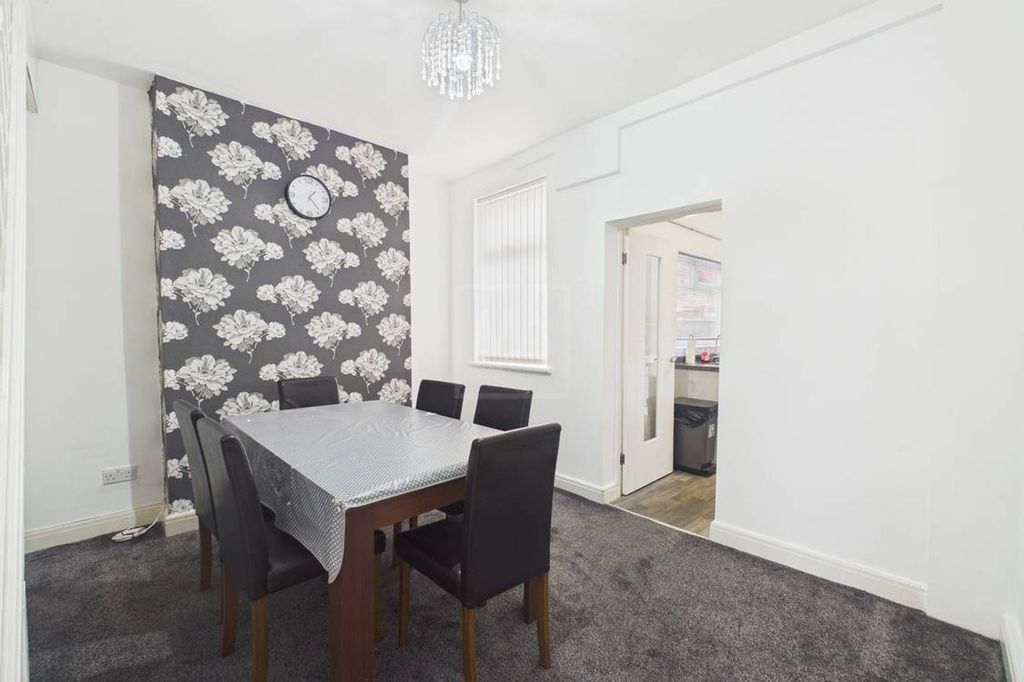 Property photo 3 of 11 Dining Room