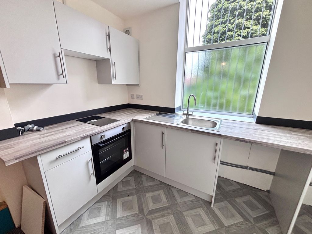 Property photo 2 of 6 Kitchen