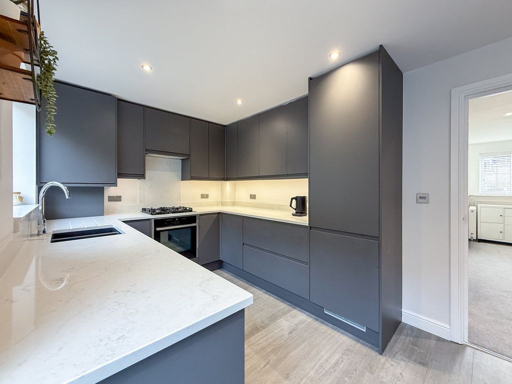 Property photo 1 of 28