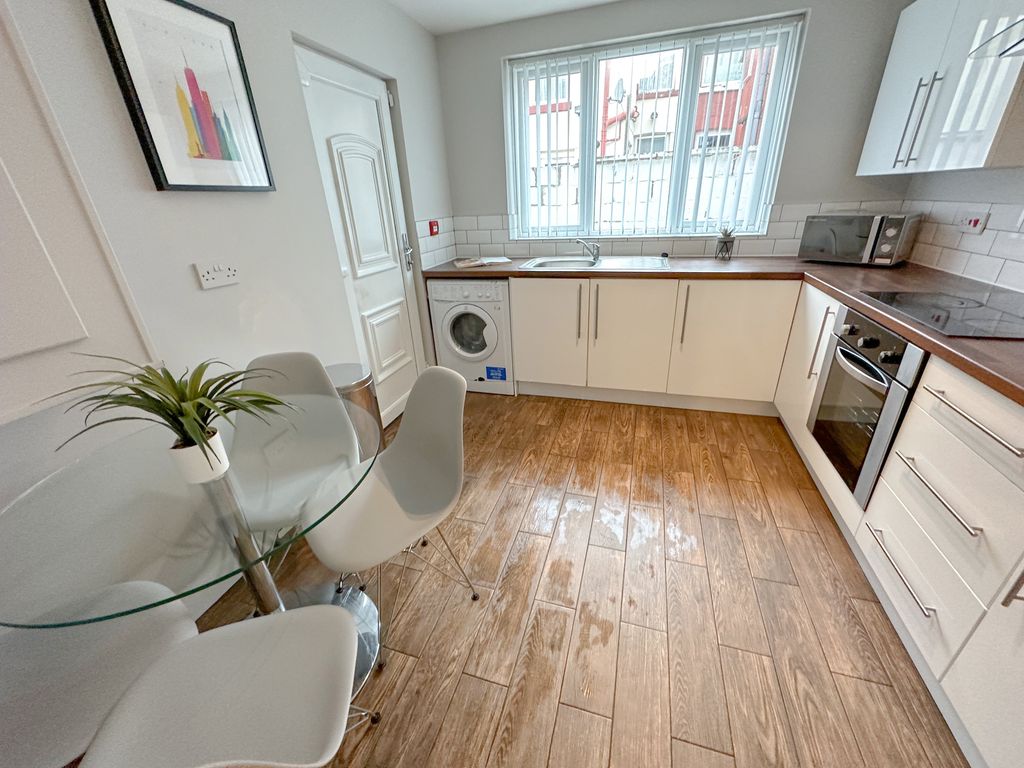 Property photo 3 of 11 2