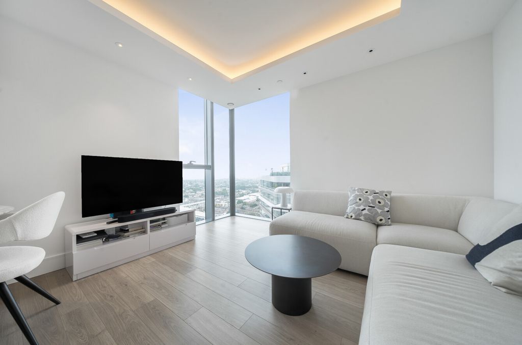 Property photo 3 of 20 1330002-6-688279c...