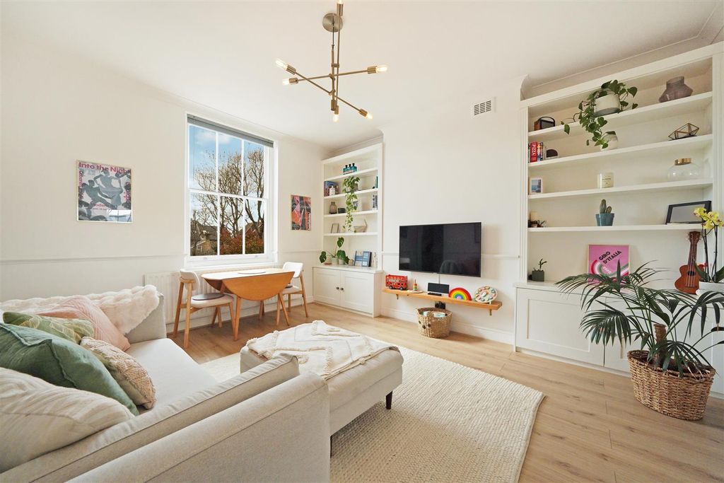 Property photo 1 of 13 Flat 2, 102 Burnt Ash Hill - Kywt5Zsjn9Hatddskfxb.