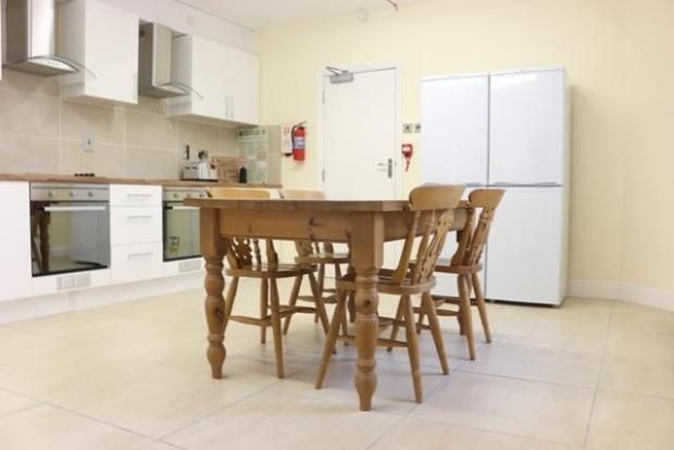 Property photo 3 of 10 Communal Kitchen