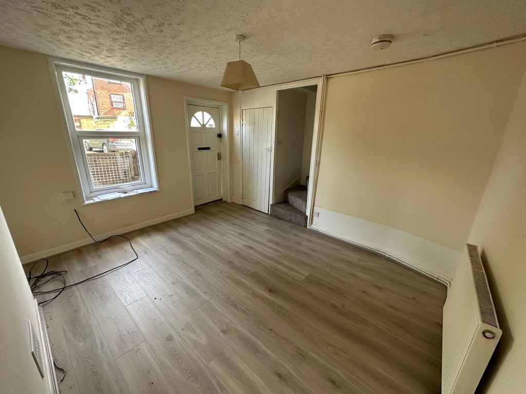 Property photo 2 of 6 Living Room