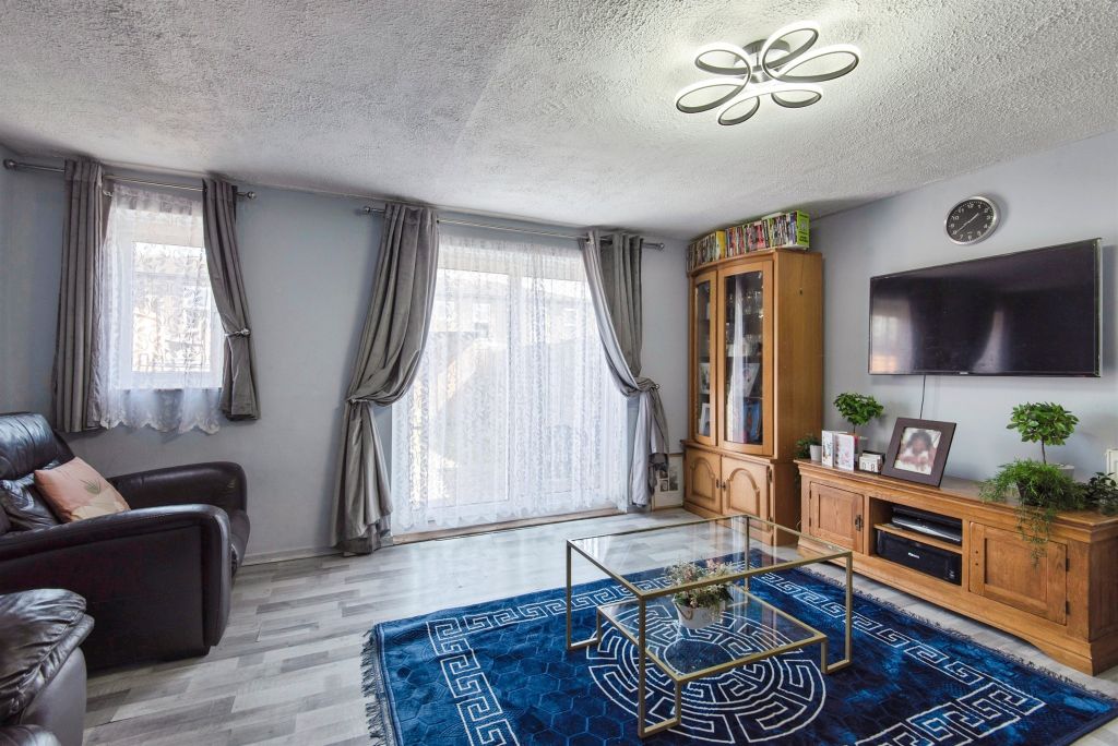 Property photo 3 of 12