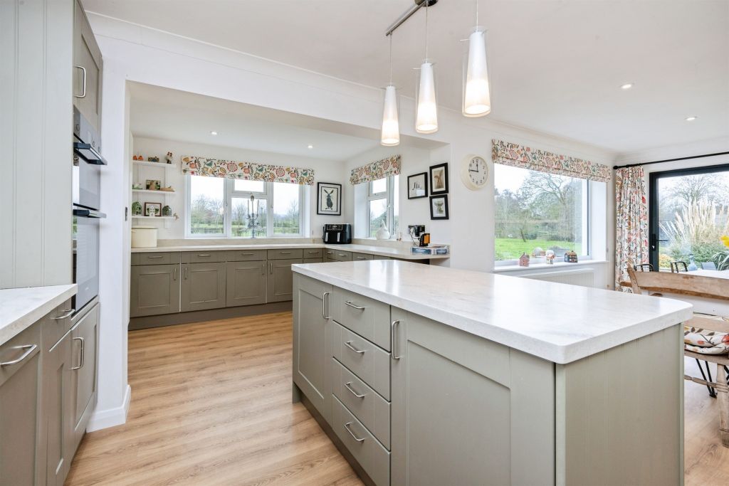 Property photo 3 of 34