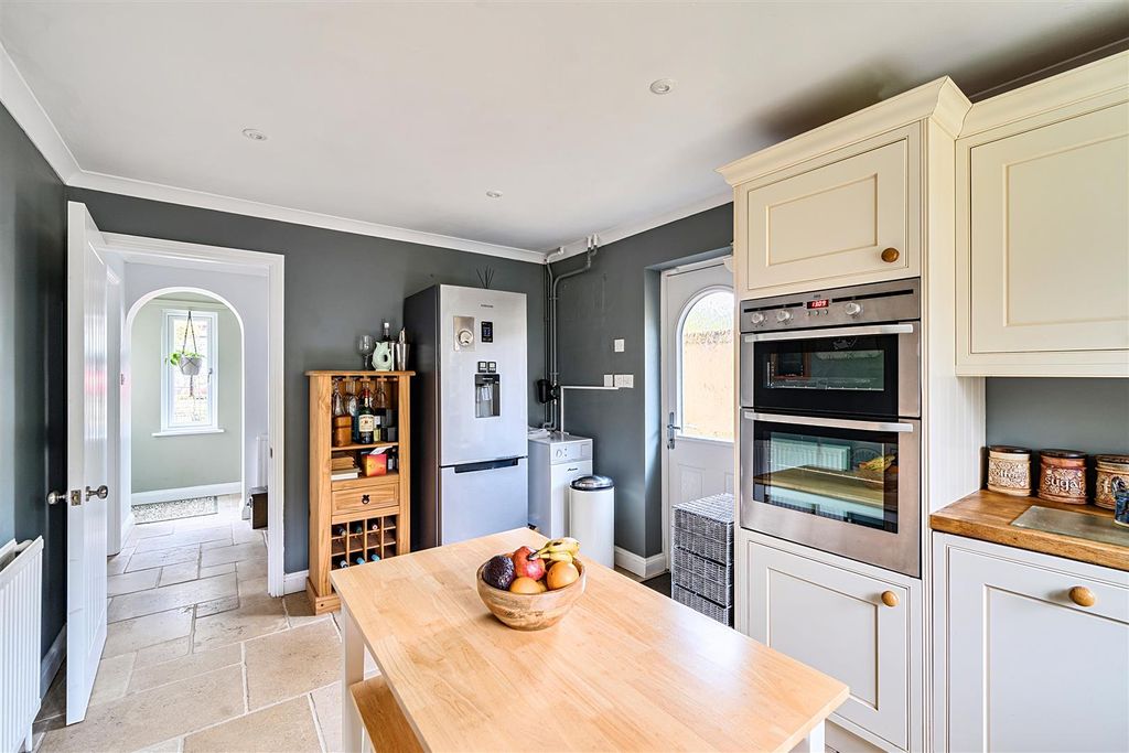 Property photo 2 of 17 1435311-13-69c6Bafc55263.Jpg